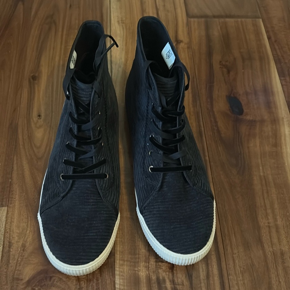 Toms Hightop Sneaker